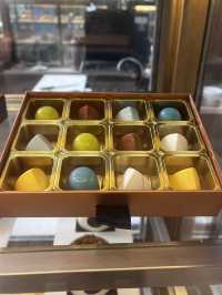 Étoile Bistro: Chic Spot for Coffee, Pastries & Afternoon Indulgence 