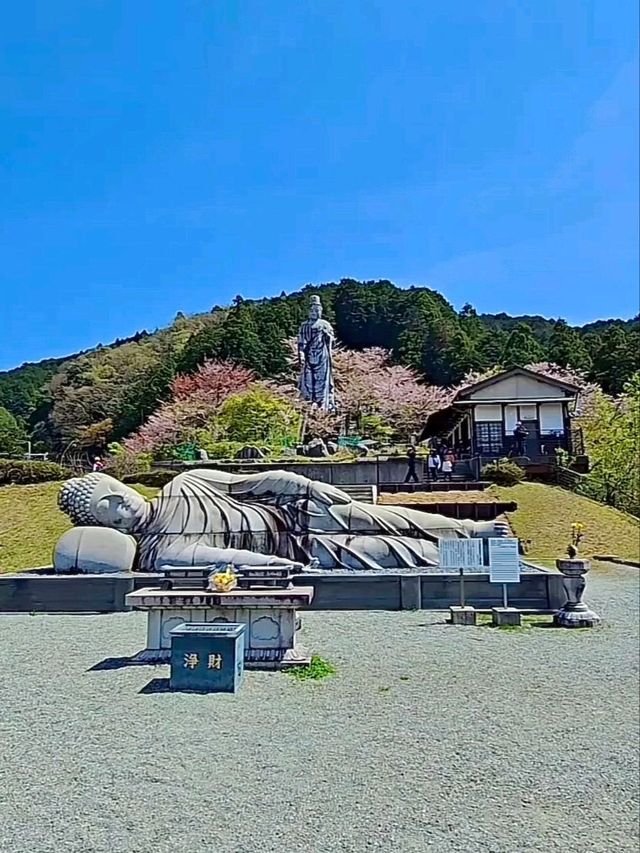 เยือนวัดซึโบซากะ สัมผัสพลังศรัทธา