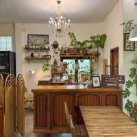 คาเฟ่สไตล์โฮมมี่ พร้อมบรรยากาศกลางสวน จ.นครปฐม