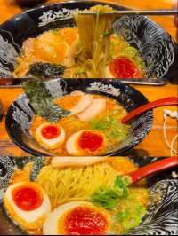 ราเมงหมูสูตรเข้มข้น ใจกลาง shinjuku  เปิด 24 hr