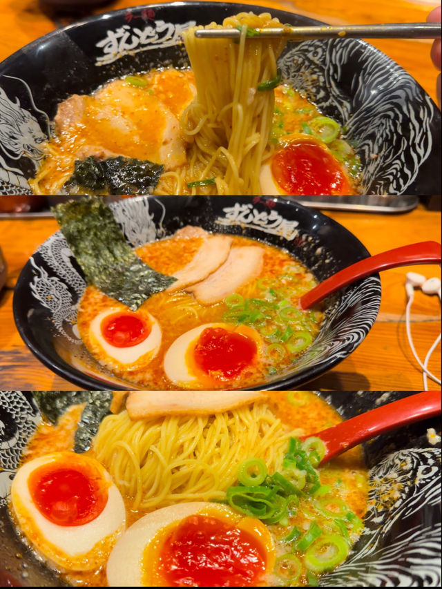 ราเมงหมูสูตรเข้มข้น ใจกลาง shinjuku  เปิด 24 hr