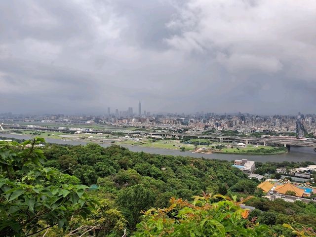 Explore the Jiantan Mountain Observatory near Jiantan MRT station in Taipei, Taiwan