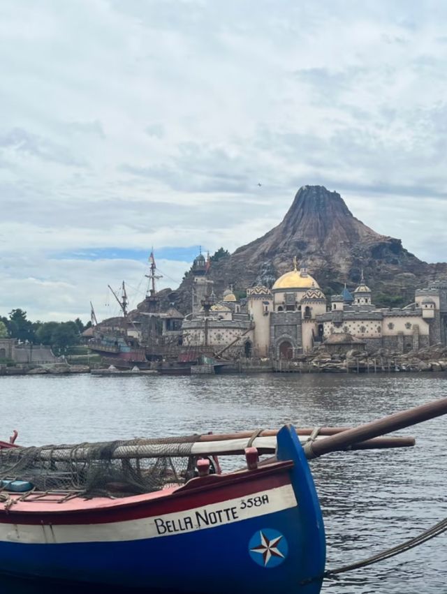 Amazing Tokyo DisneySea: Where Every Wave Tells a Story