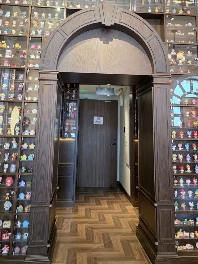The hall of Secret Edition Pop Mart toys