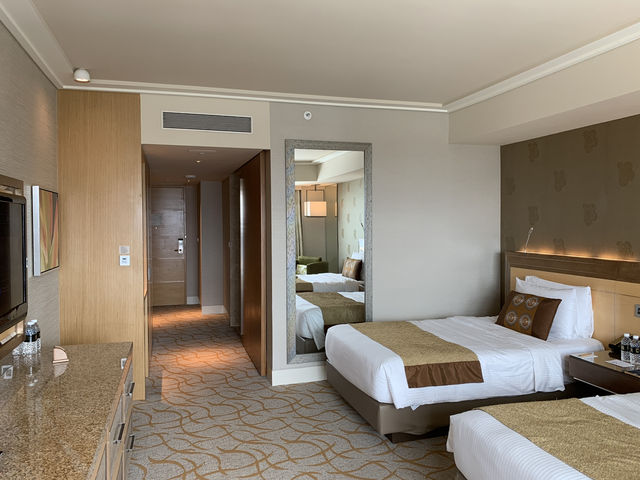 🏙️ Marina Bay Sands Stay – Spacious Comfort with Stunning Views