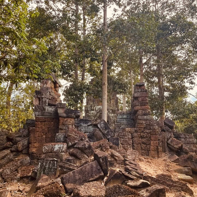 🌿 Ancient Wonders & Solo Adventures: Angkor Wat, Cambodia! 🏛️