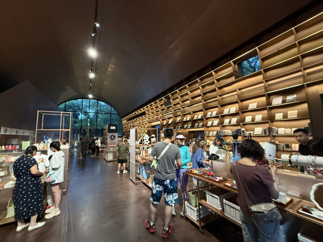 🏭 上海EKA天物：廢墟重生的魔都文創新地標