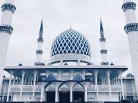 Masjid Sultan Salahuddin Abdul Aziz Shah: The Blue Mosque of Malaysia 🕌✨