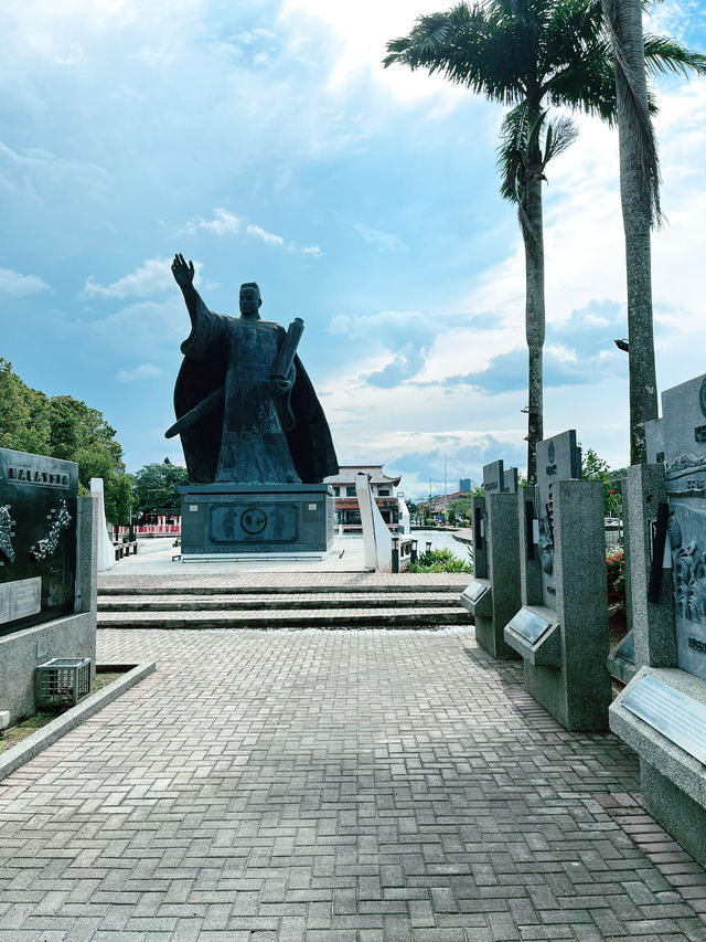 Taman Sahabat Kuching: Peaceful Park with Culture and Charm 
