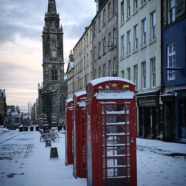 Best place to walk and see Edinburgh. All the historical buildings, cafes, and tourists. Best place to walk and see Edinburgh. All the historical buildings, cafes, and tourists.