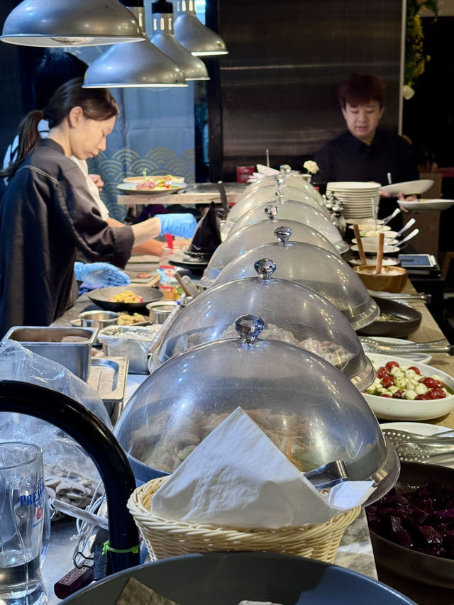 觀塘半自助餐：凍海鮮任食，仲有拉絲蟹肉飯！🦀🍝
