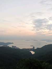 ชมวิวพระอาทิตย์ตกดินที่ Victoria Peak, Hongkong 🌄
