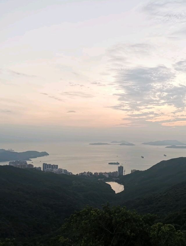 ชมวิวพระอาทิตย์ตกดินที่ Victoria Peak, Hongkong 🌄