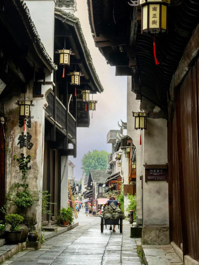 📍 Hongjiang Ancient Commercial City