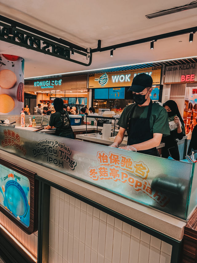 A Local Snack Delight at Bibi’s Popiah, 1 Utama