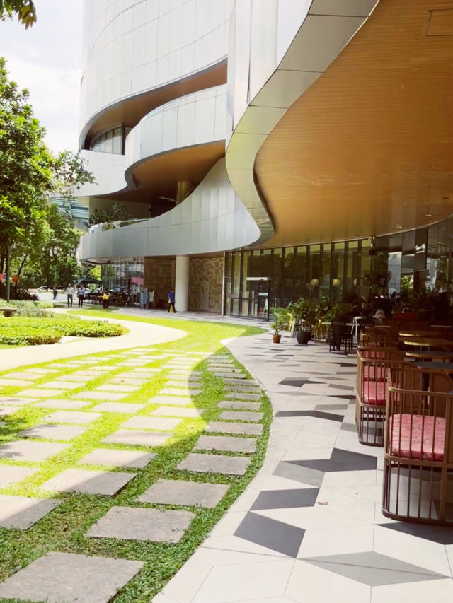Starling Mall’s Green Oasis: An Urban Park for Slow Living 🌳🚶♀️
