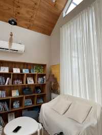 항상 똑같은 여행이 지겹다면? 책과 함께하는 북스테이 추천!