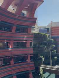 【福岡・博多運河城】城市劇場的奇幻漫步:流水、光影與鋼彈的交響樂