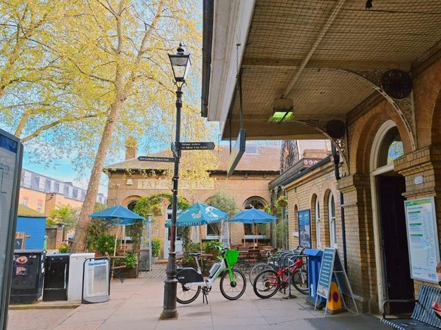 큐가든으로 향하는 길, 런던 큐가든 지하철역🚉