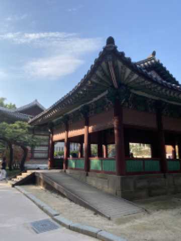 พระราชวังด็อกซูกุง (Deoksugung Palace / 덕수궁)