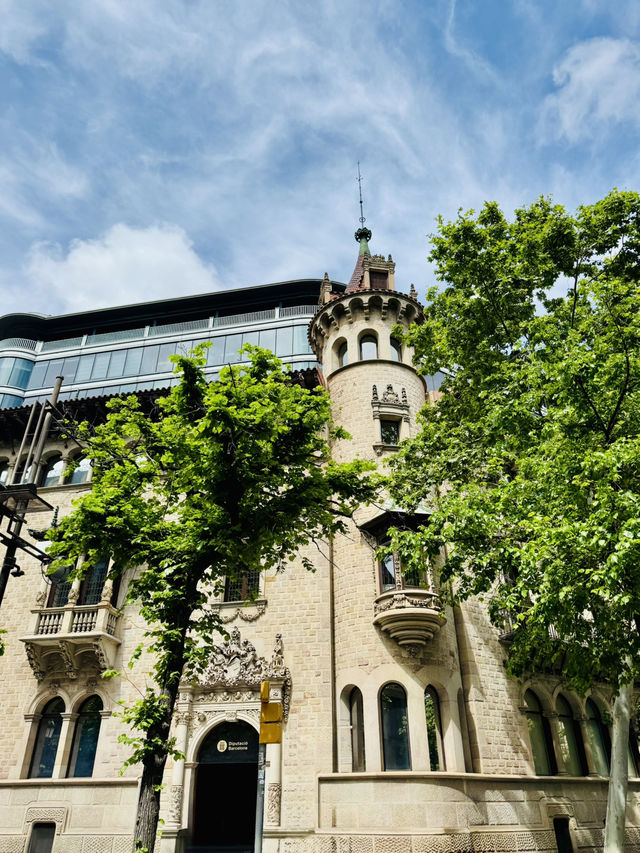 🌆 Wandering Through Eixample — The Heart and Soul of Barcelona ❤️