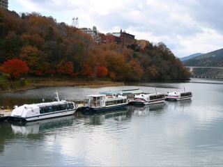 Enakyo Gorge: A Tranquil Autumn Retreat