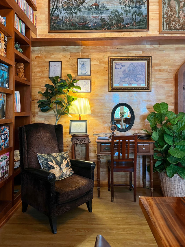 คาเฟ่ Pet friendly หัวหิน ขนมเครื่องดื่มอร่อย 📚🕰️