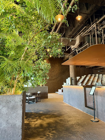 A Stylish Coffee Break at Uni, Omotesando A Stylish Coffee Break at Uni, Omotesando