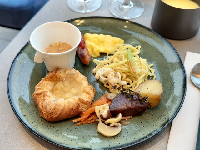 Luxury Morning at the New Club Lounge — Sapporo Prince Hotel