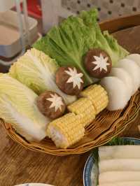 七十年代風裝修火鍋店，抵食二人套餐