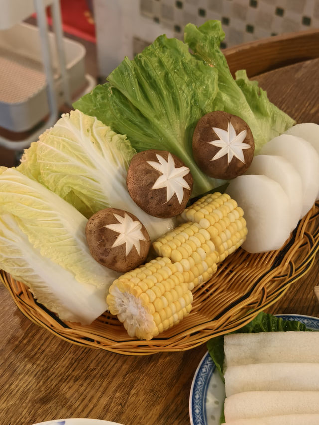 七十年代風裝修火鍋店，抵食二人套餐