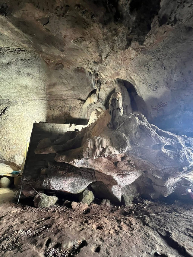 นั่งรถไฟเที่ยวเส้นทางรถไฟสายมรณะ จ.กาญจนบุรี นั่งรถไฟเที่ยวเส้นทางรถไฟสายมรณะ จ.กาญจนบุรี