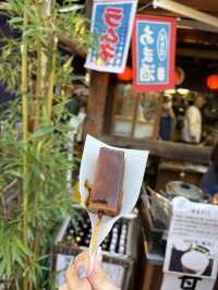 紅葉に包まれる癒しの古刹。深大寺で過ごす穏やかな時間