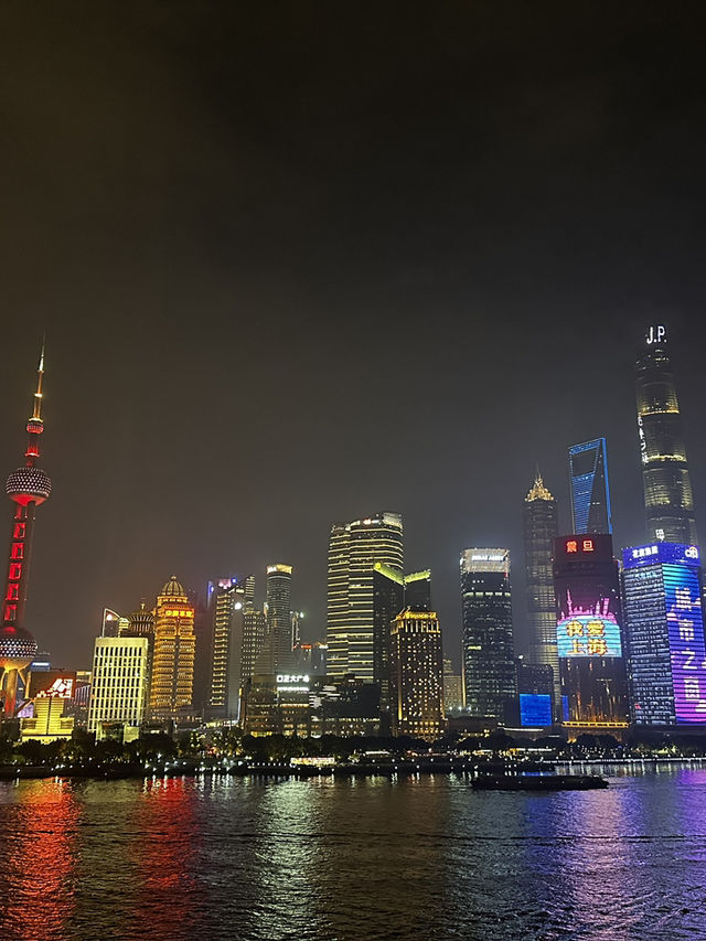  一間可以飽覽上海外灘的西餐廳！