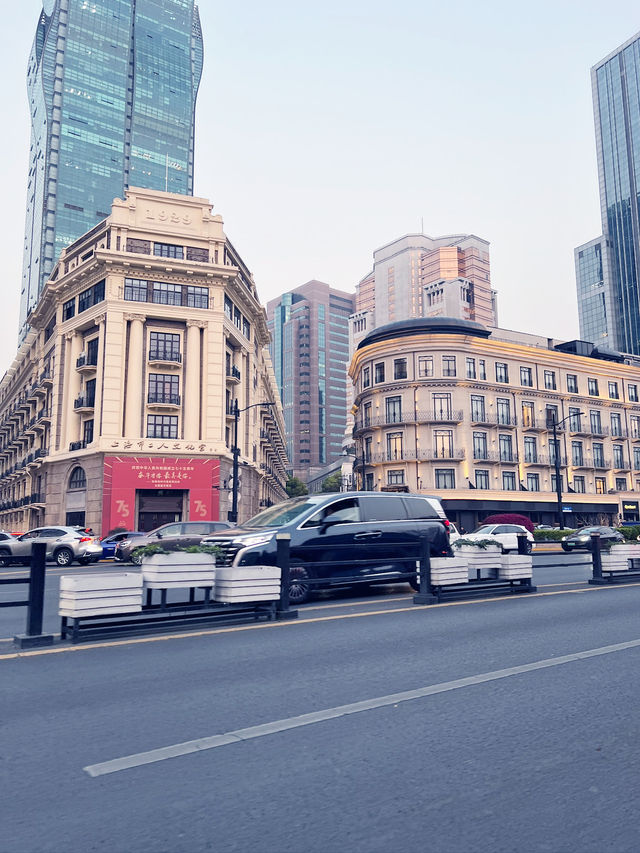 🚀🤖白天的東方明珠太科幻!粉紅色球體+藍天,這才是魔都顏值天花板!🤖🚀 🚀🤖白天的東方明珠太科幻!粉紅色球體+藍天,這才是魔都顏值天花板!🤖🚀