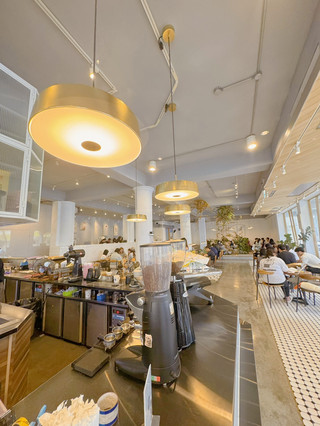 高雄不限時咖啡館推薦☕️ 「咖啡覺醒 中山旗艦店 (Coffee Wake Up)」