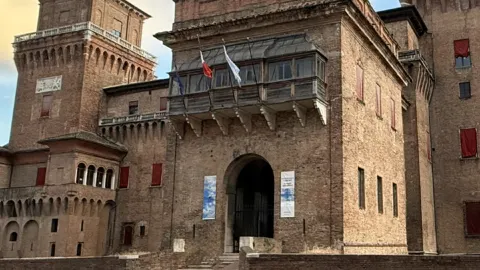 護城河與義式冰淇淋 — traveler post in 費拉拉
