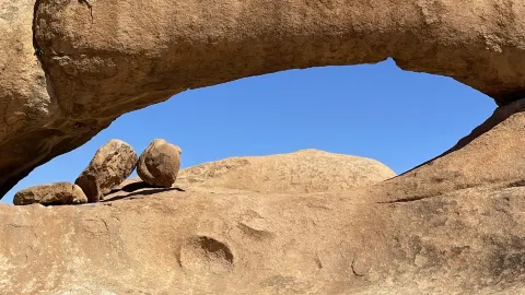 🇳🇦 나미비아 스피츠코프(Spitzkoppe) 여행 코스 – 록 아치 & 더 브릿지 — traveler post in 에른고