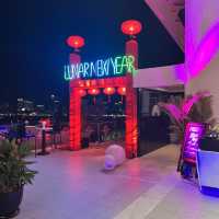 Phnom Penh - Sun and Moon