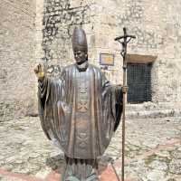 Cool Statue of Pope 