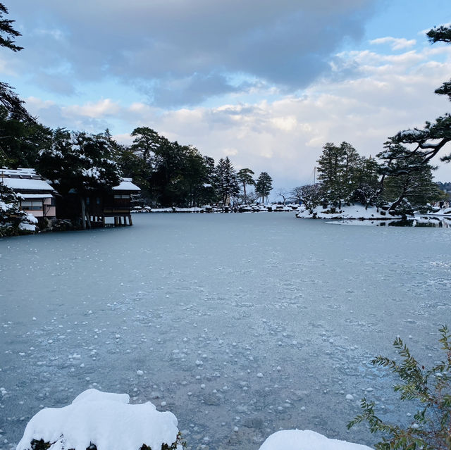 【金沢市🇯🇵兼六園】雪景色に包まれて☺️庭園散策