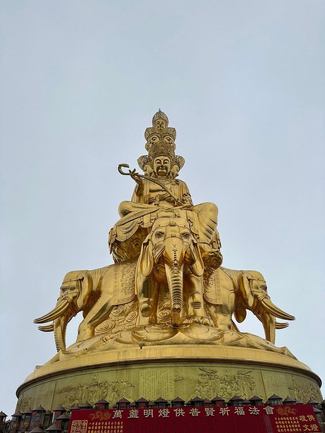 Emei Mountain - Elephants and Bodhisattvas abound on Ermei Shan.