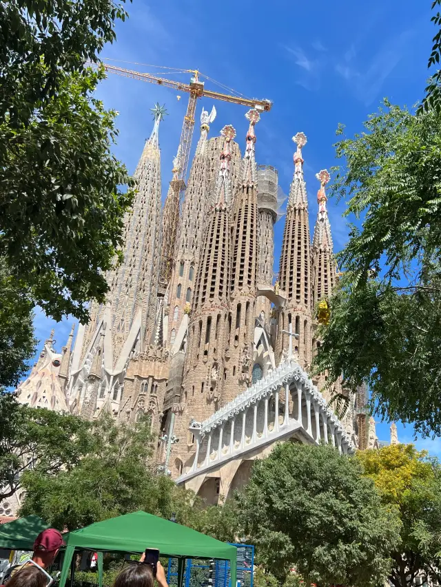 Beautiful day at the Segrada Familia 