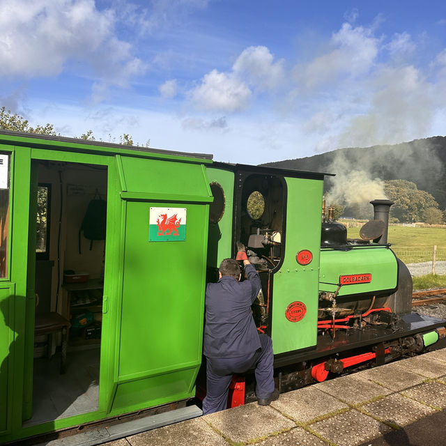 Discover Scenic Splendor on the Llanberis Lake Railway: A Family-Friendly Adventure!”