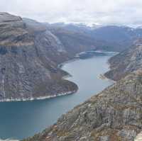 TROLLTUNGA นอร์เวย์ตอนใต้ สุดยอดวิวและจุดลิ้นยอดเข