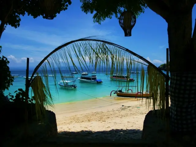 逃離塵囂，前往藍夢島