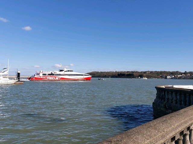 Red Jet ferry at Cowes