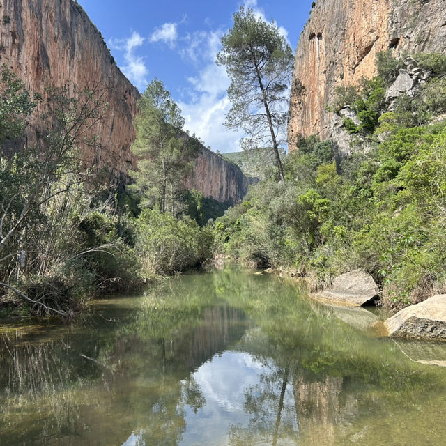 Hiking in Chulilla, Spain