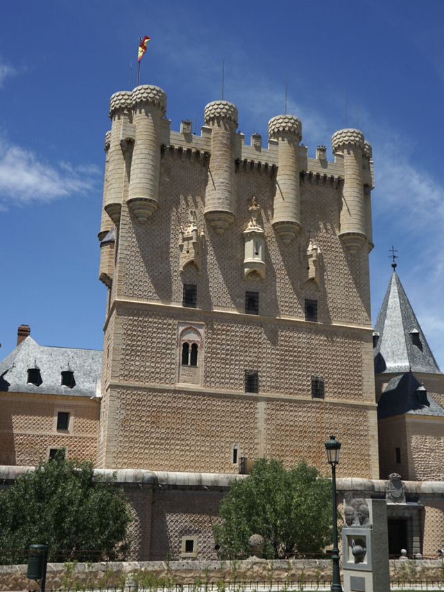 One day trip in Segovia with brilliant food and tourist attractions 