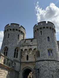 Explore Windsor Castle: A Majestic Royal Residence 👑